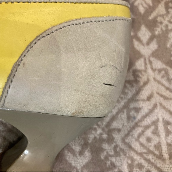 JOHN FLUEVOG Sz 7.5 Arigato 09 Taupe and Yellow Low Heel Slip On Shoes - Picture 10 of 13